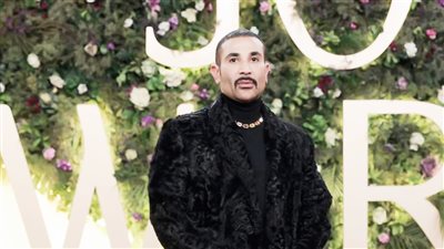 أحمد سعد يبيع 