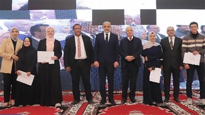 رئيس  جامعة الريادة يكرم الفائزين في مسابقة القرآن الكريم