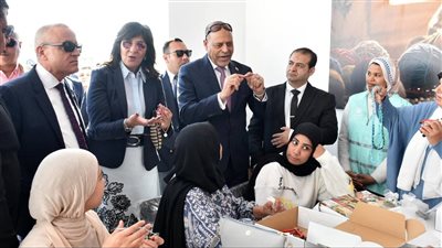 بحضور وزير العمل