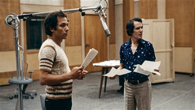 عادل إمام يتذكر أول لقاء مع العندليب: عبدالحليم حافظ قائد ثورة فنية 