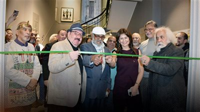 «إلى أين؟».. رحلة تشكيلية على متن قوارب الأمل لراندا إسماعيل